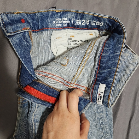(BNWT) Tommy Hilfiger Mom Jeans - Picture 5 of 6